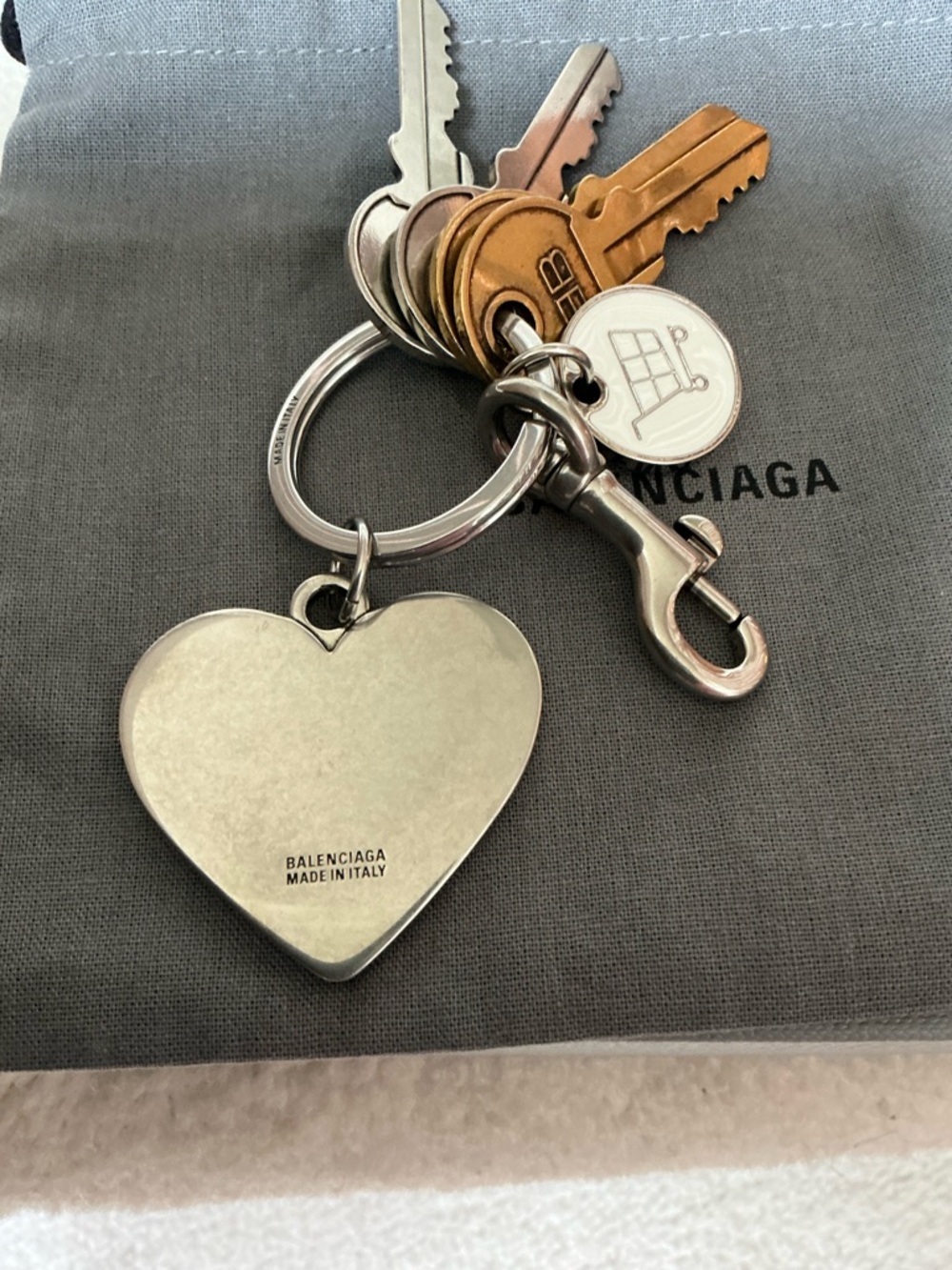 BEAUTIFUL BALENCIAGA HEART CAT EMBELLISHED KEYCHAIN KEYRING BAG CHARM - Picture 10 of 16